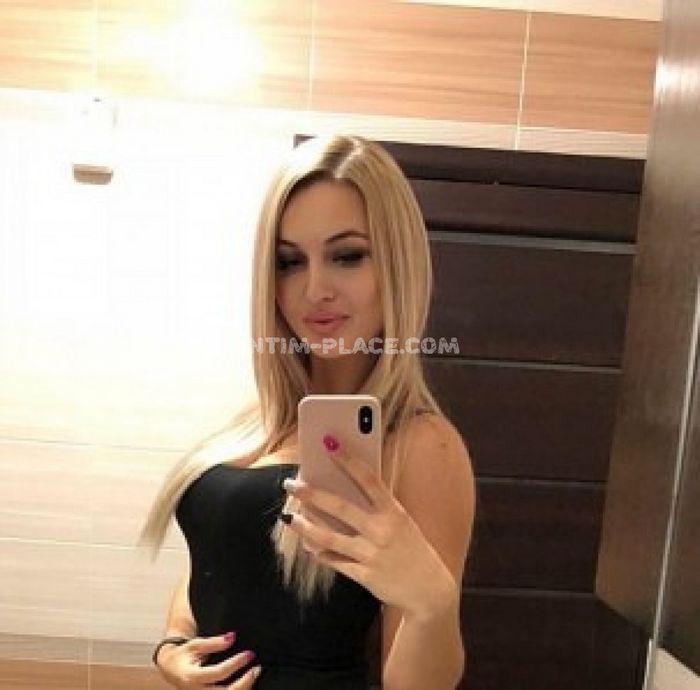 Почему женщины покидают мир интим-досуга: Причины, последствия и новая жизнь